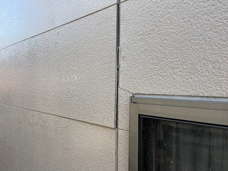 千葉県船橋市　T様邸　外壁塗装工事　外壁クラックのシール補修