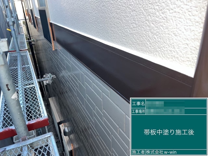 千葉県船橋市　T様邸　外壁塗装工事　帯板のコーキング処理と中塗り工程