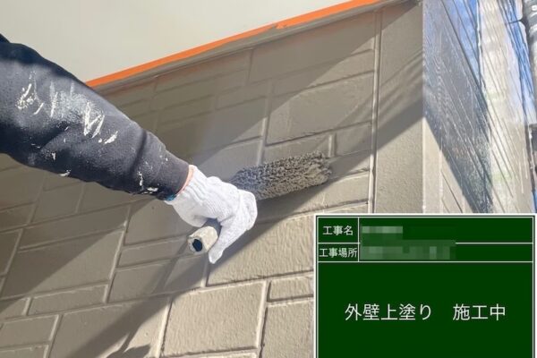 千葉県船橋市　T様邸　外壁塗装工事　外壁の中塗り〜上塗り　パーフェクトトップ仕上げ